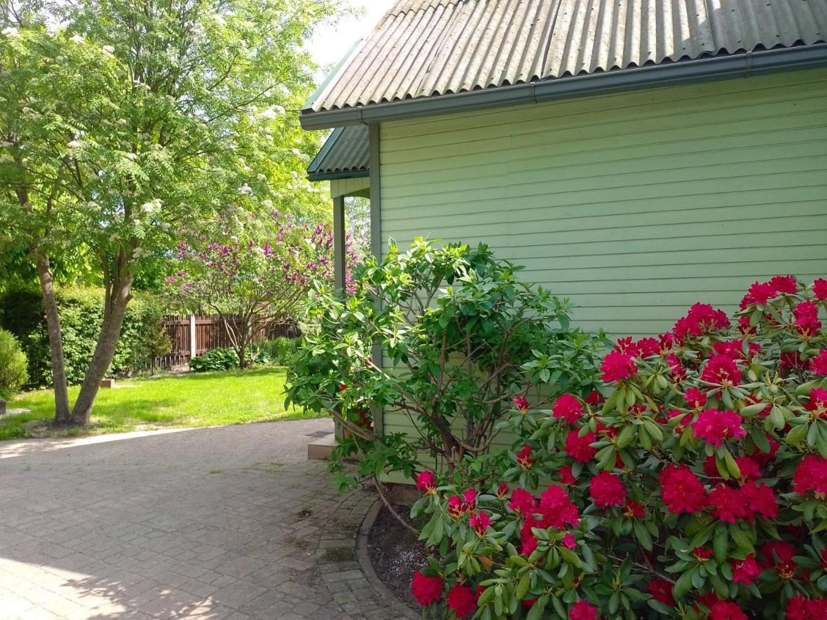 House, Garden & Sauna. Free Parking. Train Stop-200 M. Sea-1 Km. Юрмала Екстер'єр фото